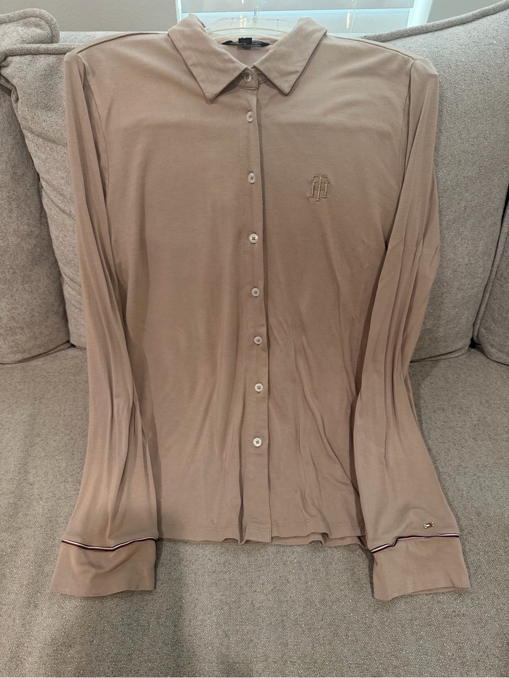Tommy Hilfiger Women’s Taupe Long-Sleeve Button-Down Shirt